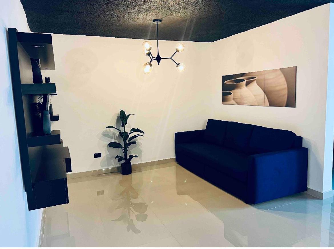לויטאון North Breeze Guest House 1 מראה חיצוני תמונה